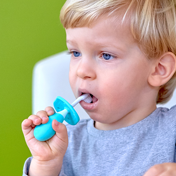 Marcus & Marcus Παιδική οδοντόβουρτσα MNMRC03BL για 3 στάδια ηλικίας Ελεφαντάκι(ΣΕΤ 3 τεμαχίων) - Image 2